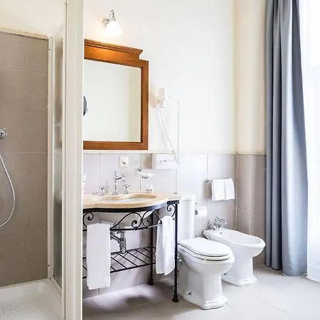 Reine Victoria Hotel 4*